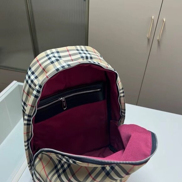 Burberry two-way zippered printed backpack - Picture 9 of 9